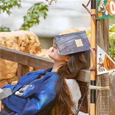 空房间里的妻子